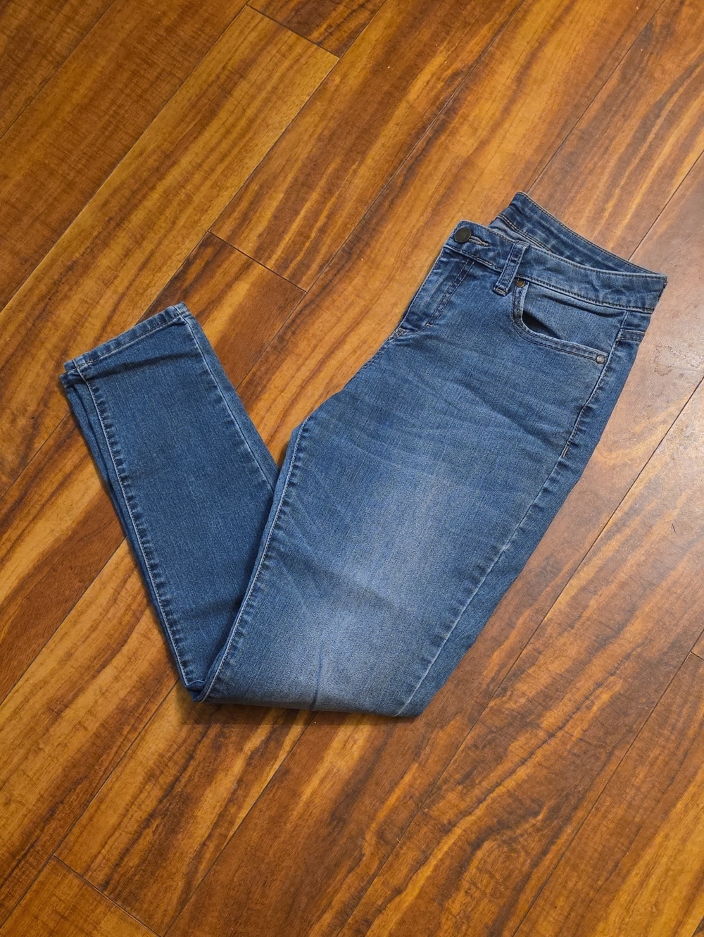 Jennifer Lopez Classic Mid-Blue Women's Skinny Jeans